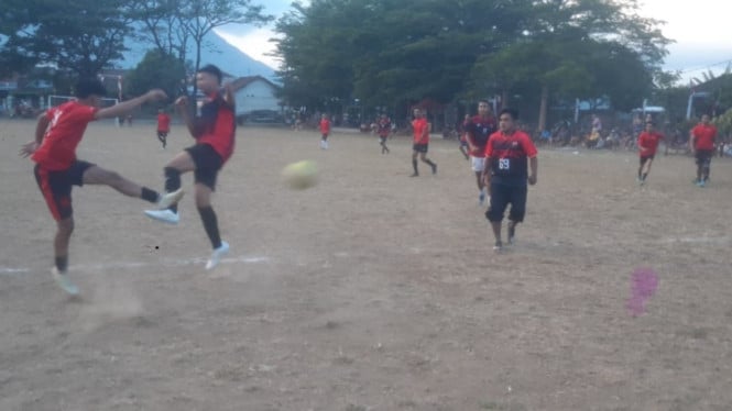 Permainan apik dalam tournamen mini soccer Desa Bajulmati