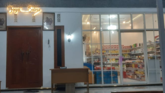 Minimarket Jagat Satria diatas TN Desa Bimorejo, Wongsorejo, Banyuwangi