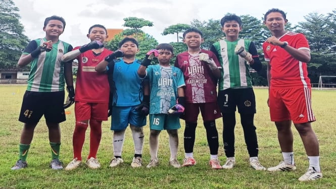 Jersey sepak bola kiper