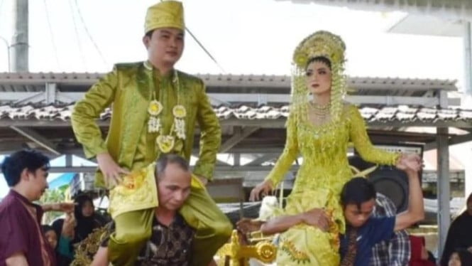 Sistem Adat dalam Pakaian Bagajah Gamuling Baular Lulut