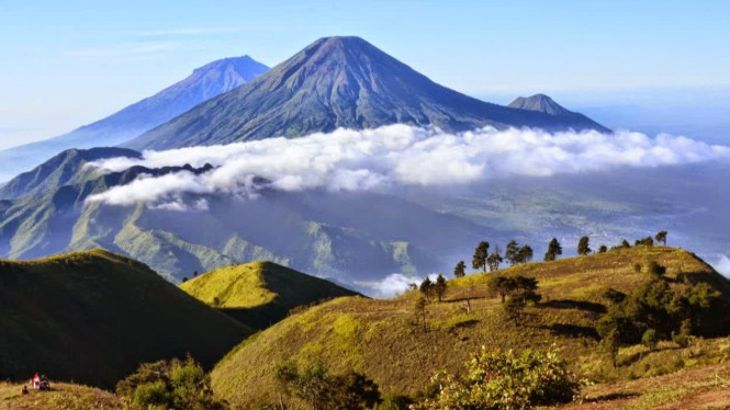 Wisata awan berarak Gunung Prau