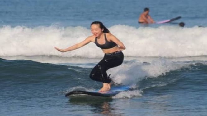 10 Pantai Terbaik untuk Surfing di Indonesia