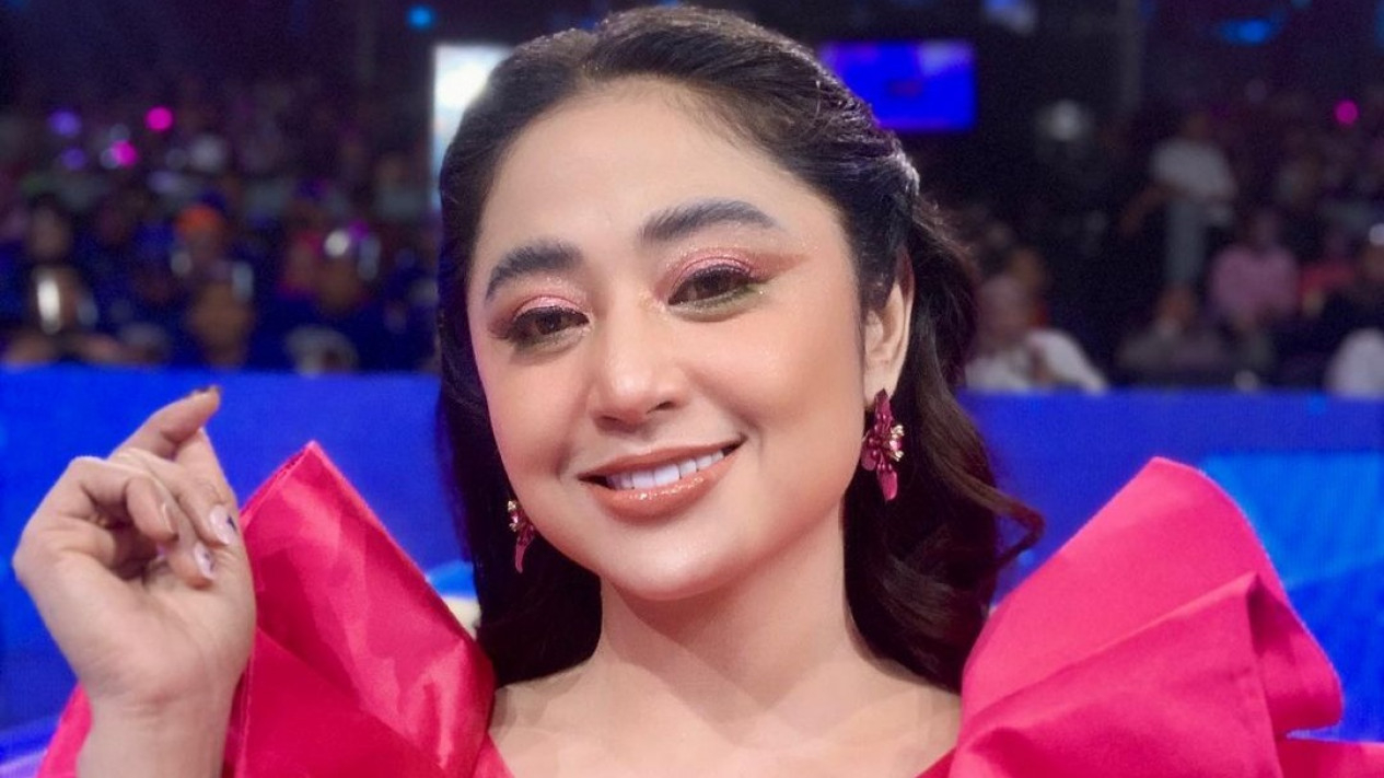 Dewi Perssik Diusir dari Indosiar karena Berpakaian Nyaris Telanjang, Cek  Faktanya Disini