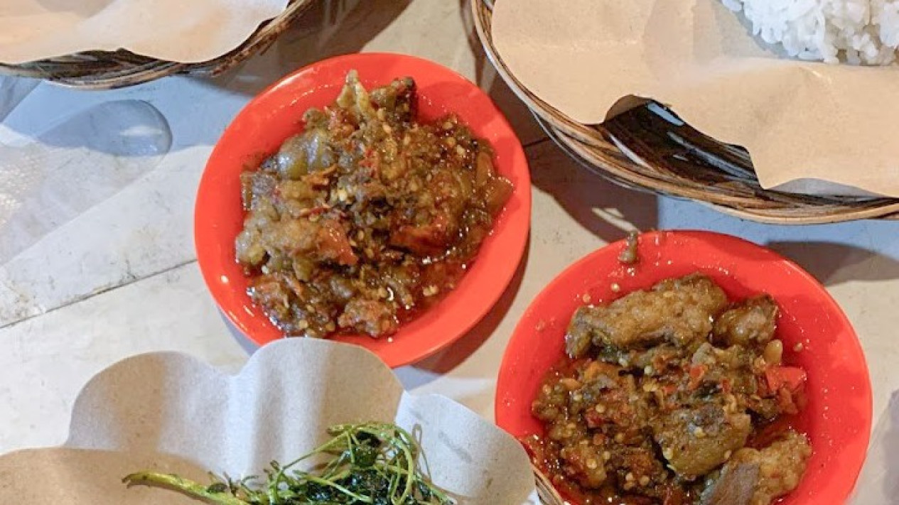 Foto Oseng Mercon Nto Mang Abe di Bandung Bikin Heboh Pencinta Kuliner ...