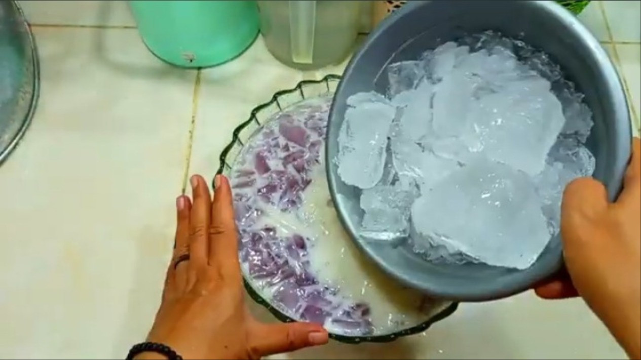 Foto Cara Mudah Buat Es Susu Kelapa Muda Sendiri di Rumah, Dijamin