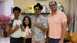 Denny Sumargo Foto Bareng Ragil Mahardika, Netizen: To Be Continued