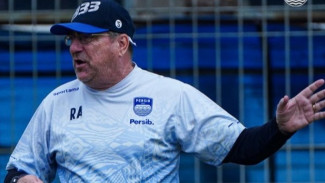 Robert Pilih Mundur Jadi Pelatih Persib Bandung