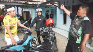 Driver Online Cekcok Kesenggol Pemotor Tanpa SIM, Endingnya Gini,,,