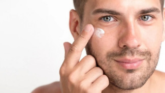 5 Skincare Pria Buat Hilangkan Noda Hitam dan Bekas Jerawat