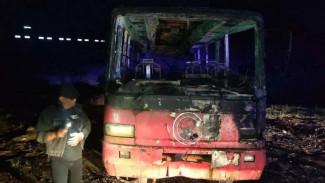 Bus Berlogo PDIP Dibakar Bocah SD Gegara Dianggap Angker