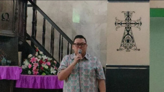 4 Artis Indonesia yang Banting Stir Jadi Pendeta