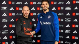 Resmi! Manchester United Rekrut Kiper Turki Altay Bayindir