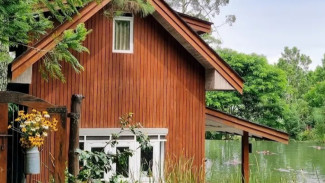 Unik Villa Mewah di Bandung Ini Punya Danau Pribadi