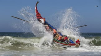 Nelayan Hilang Pasca Dihantam Ombak 2,9 Meter Pantai Selatan Cianjur