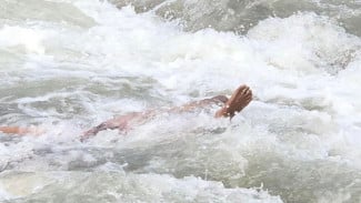 Mandi di Sungai Cimanuk, Lansia di Sumedang Ditemukan Tinggal Baju