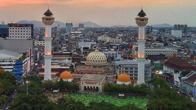 Alun - Alun Masjid Raya Bandung