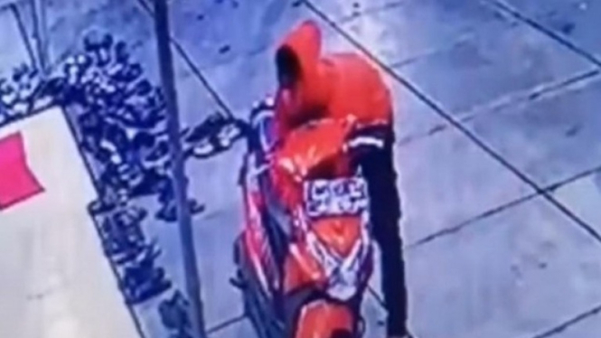 rekaman CCTV Mesji pelaku pencurian sepeda motor