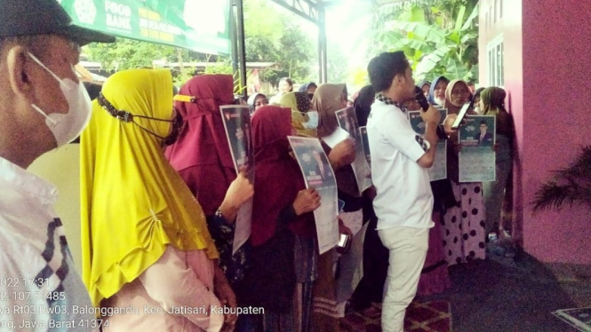 pengurus PKB tengal menunggu waktu berbuka puasa