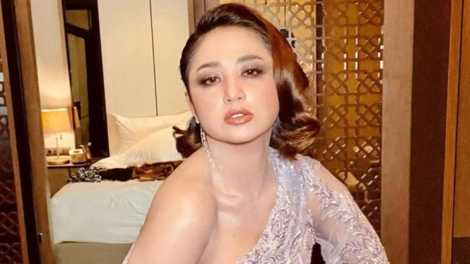 Dewi Perssik bongkar aib Nikita Mirzani di Instagram