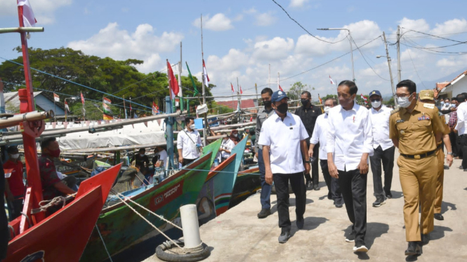 Gubernur Jawa Barat Ridwan Kamil bersama Jokowi