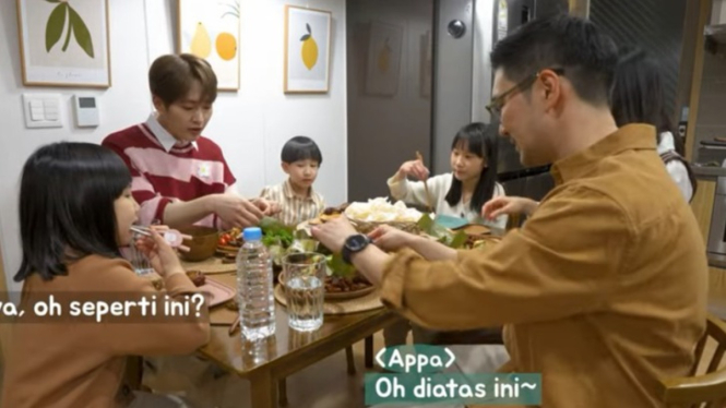 Onew SHINee bersama Kimbap Family