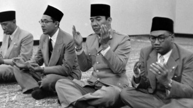 Kisah Presiden Soekarno lelang peci untuk uang lebaran