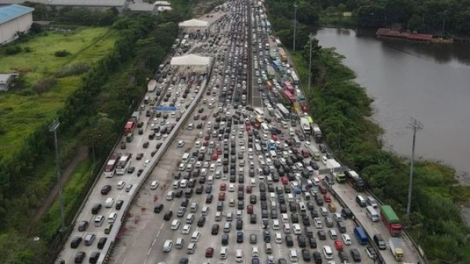 Kondisi Gerbang Tol Cikampek Utama, Kabupaten Purwakarta, Jawa Barat,