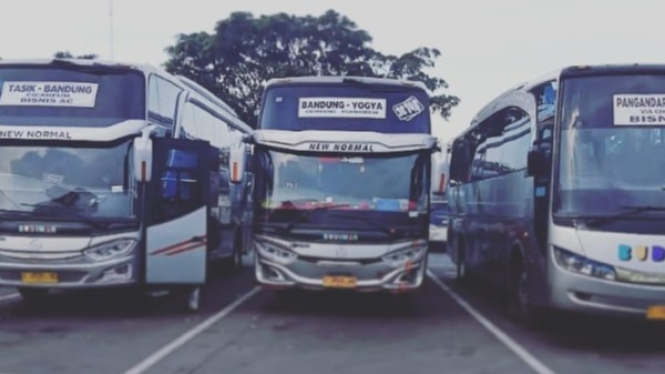 Bus Budiman di Terminal Cicaheum