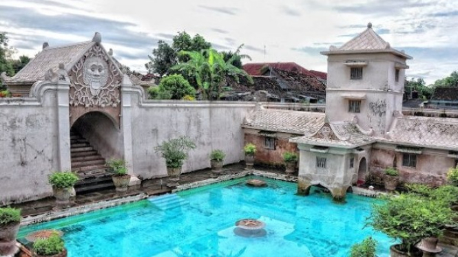 bangunan wisata sejarah Taman Sari Yogyakarta