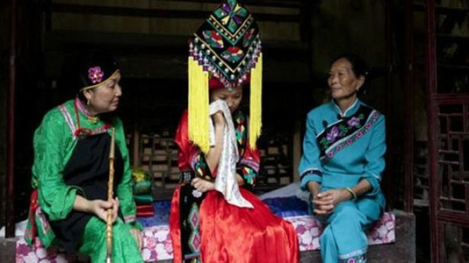 tradisi pernikahan tangisan di Tujia Tiongkok