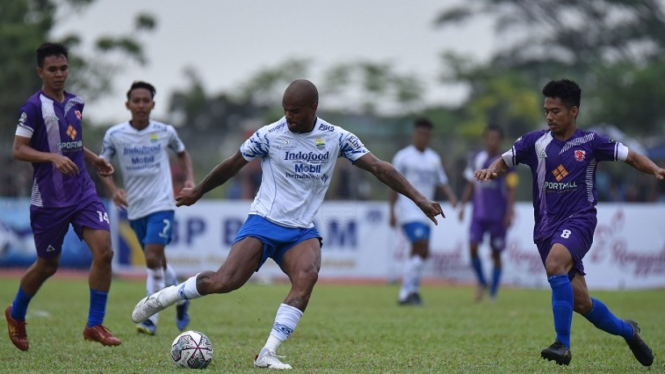 Persib vs Renggli Batam