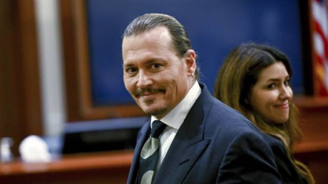 Jhonny Depp pemeran Pirates of the Caribbean