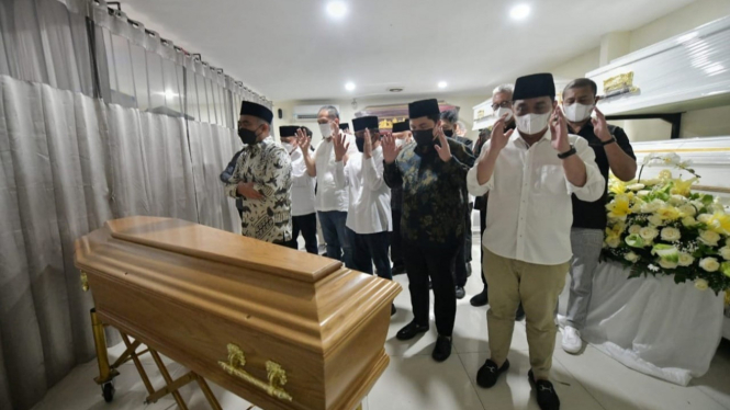 Shalat jenazah Eril