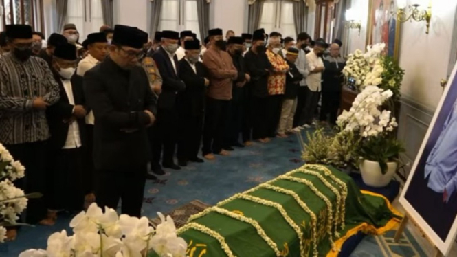 Ridwan Kamil Pimpin Salat Jenazah Eril di Gedung Pakuan