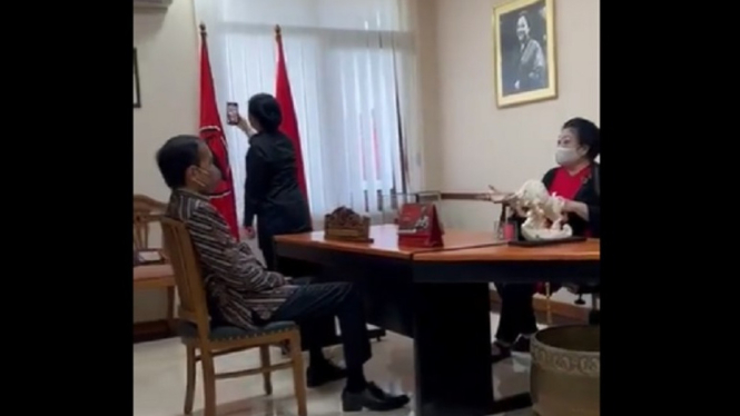 Tangkap layar video Presiden Jokowi menghadapi Megawati