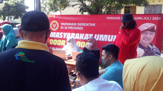 Suasana vaksinasi massal oleh BIN Daerah Jabar di Kabupaten Sukabumi