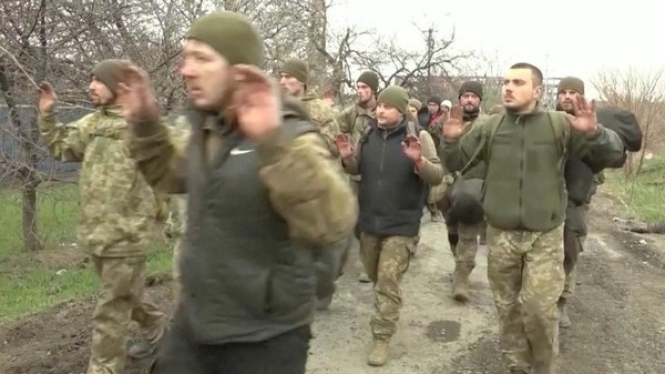 Tentara Ukraina menyerah pada pasukan Rusia