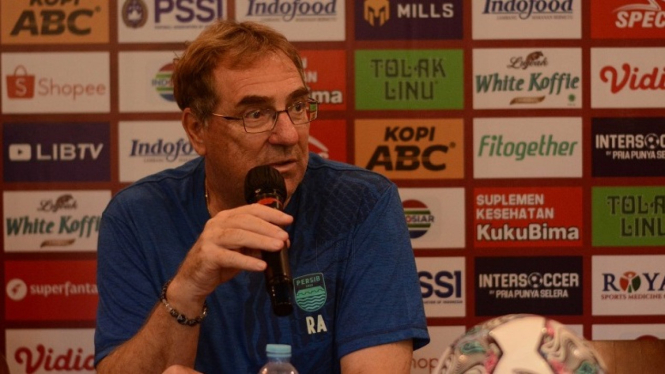 Pelatih Persib Bandung, Robert Alberts.