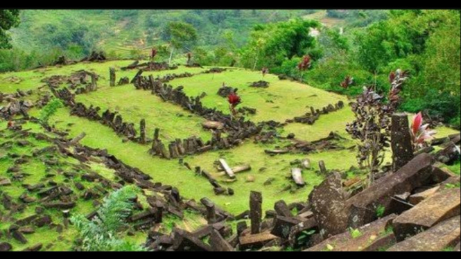 Wisata situs megalitikum Gunung Padang