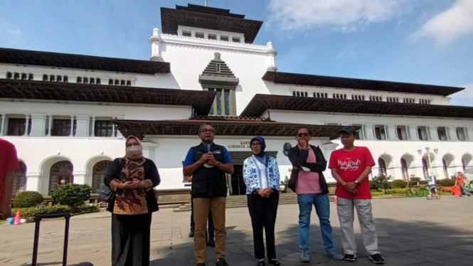 Disparbud Jabar lepas keberangkatan tim angklung