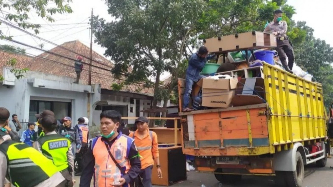 Penertiban aset PT KAI di Jalan Laswi Bandung