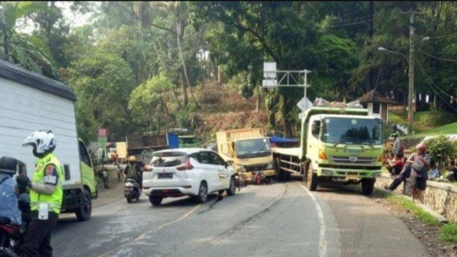 Lalu lintas di lokasi kecelakaan Sukabumi