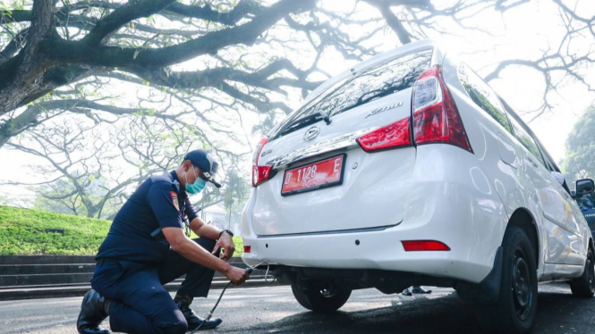 Kendaraan di Bandung wajib lulus uji emisi