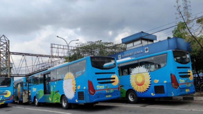 Bus Damri di Kota Bandung