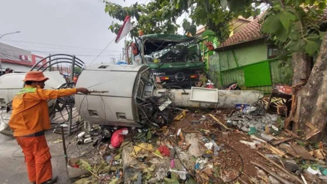 Lokasi usai kecelakaan maut truk trailer di Kota Bekasi.