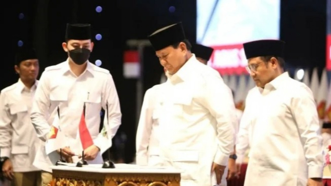 Prabowo dan Cak Imin tanda tangan sepakat koalisi Gerindra-PKB.