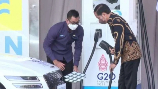Jokowi resmikan SPKLU Ultra Fast Charging di Nusa Dua, Bali.
