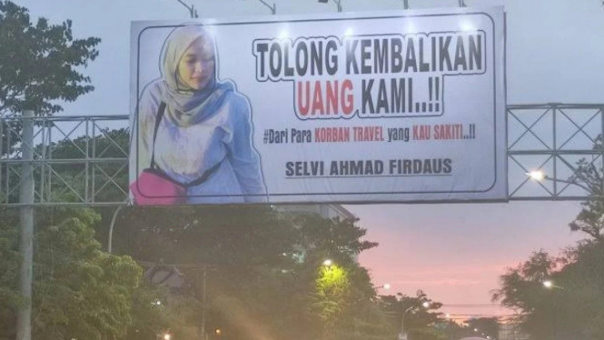 Iklan Korban Penipuan Travel di Billboard di Makassar
