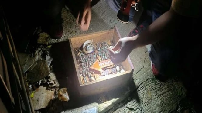 Penemuan granat dan amunisi senjata di Bekasi