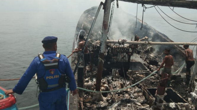 Kapal Guna Sahari terbakar di Perairan Kayong Utara